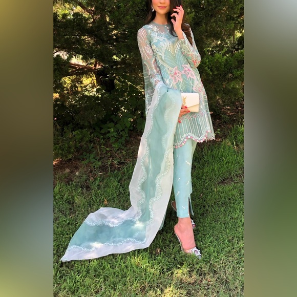 Suffuse outfit size small - Picture 1 of 5